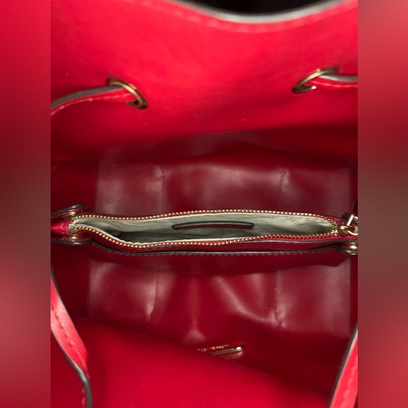 Michael Kors Red Mercer Leather Bucket Shoulder Bag - Picture 7 of 8